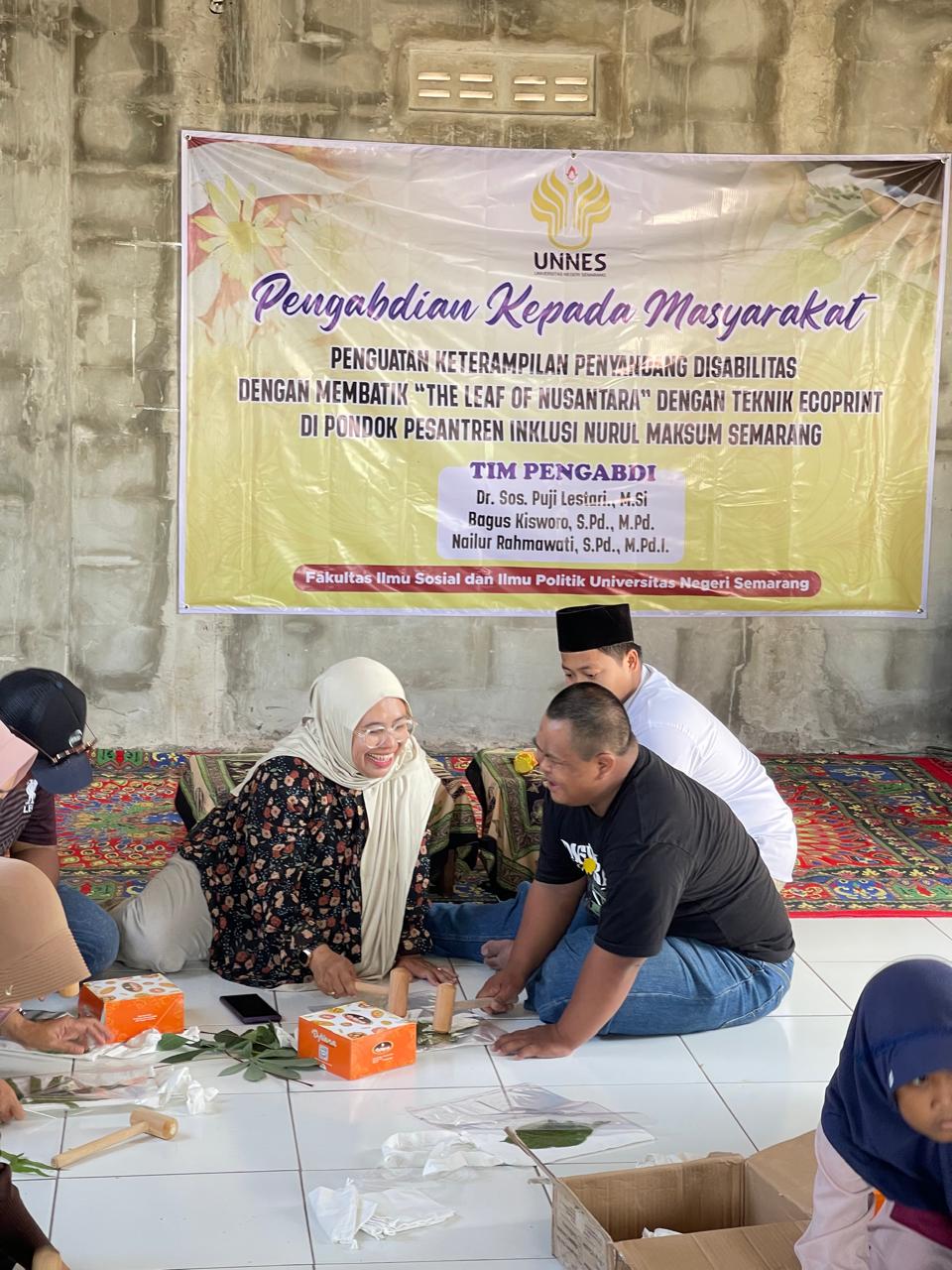 Unnes Kembangkan Kreativitas Santri Difabel dengan Batik Ecoprint ‘The Leaf of Nusantara' Unnes Kembangkan Kreativitas Santri Difabel dengan Batik Ecoprint ‘The Leaf of Nusantara'